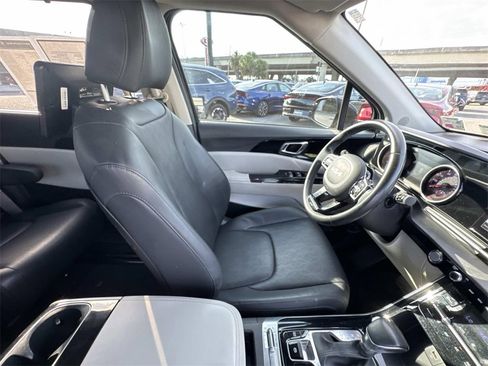 Certified 2022 Kia Carnival SX image 24