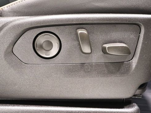 Used 2024 GMC Yukon AT4 w/ Technology Package image 23