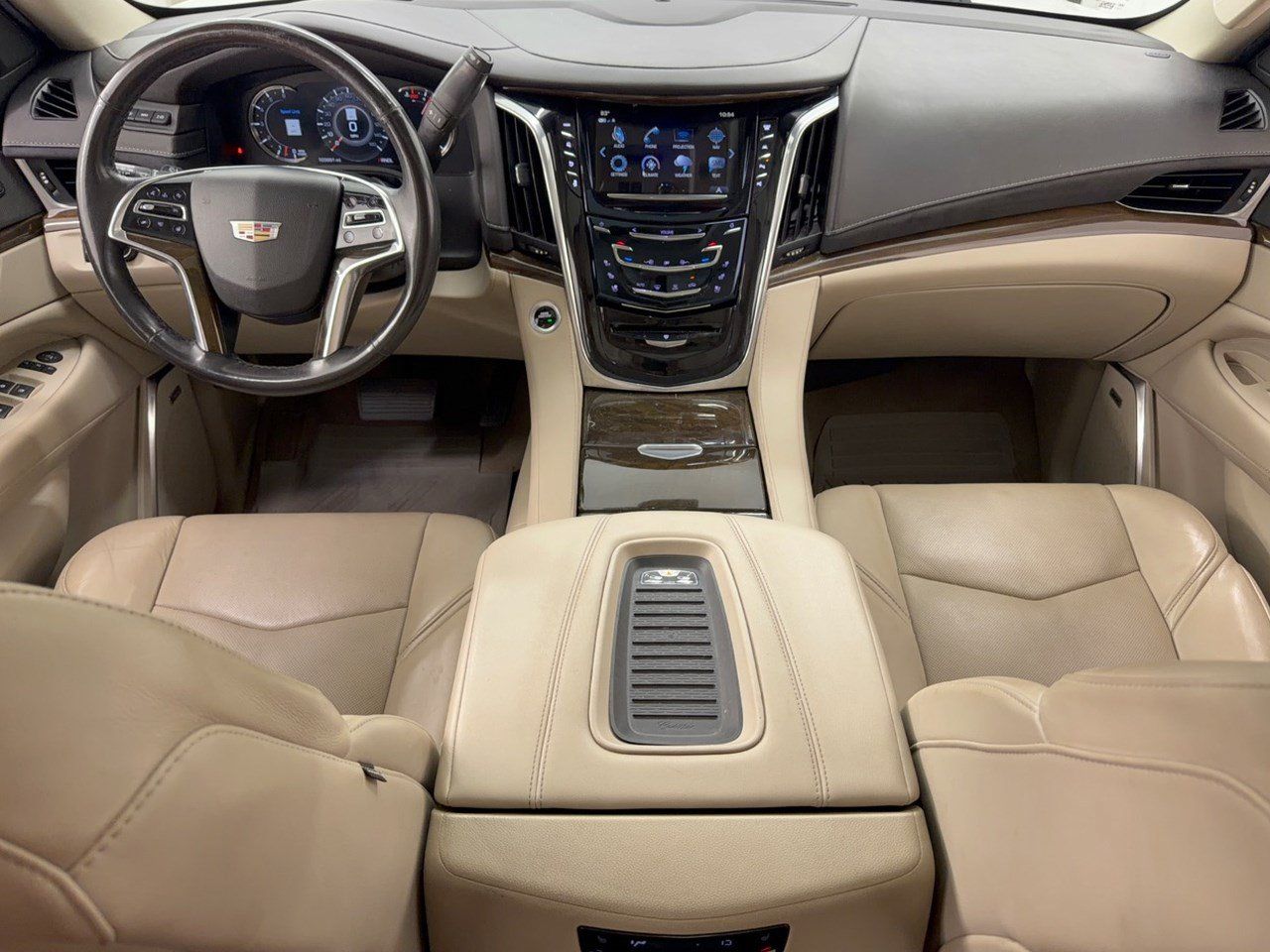 Used 2018 Cadillac Escalade Luxury AWD/4WD image 17