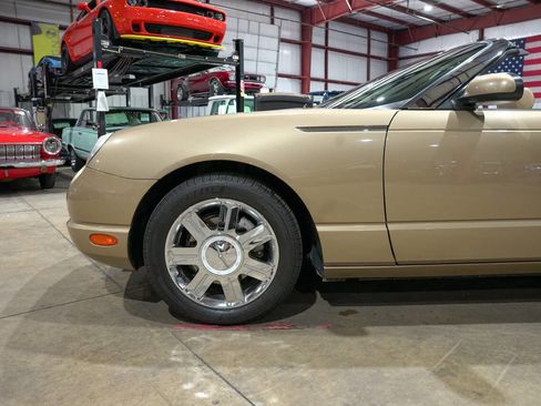 Used 2005 Ford Thunderbird RWD image 3