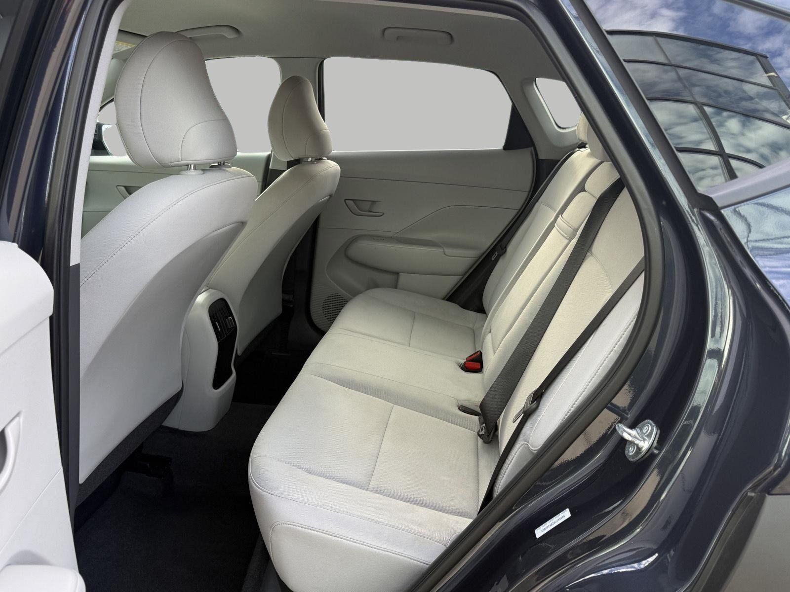 Used 2025 Hyundai Kona SEL AWD/4WD image 26
