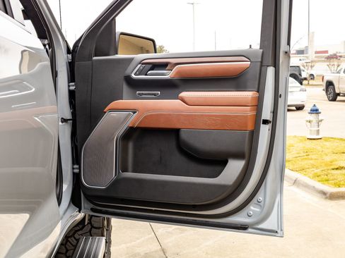 Used 2025 GMC Sierra 1500 Denali Ultimate image 36