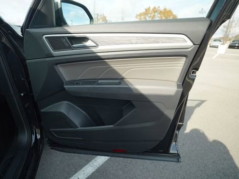 Used 2021 Volkswagen Atlas Cross Sport SE w/ Panoramic Sunroof Package image 21