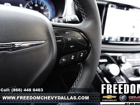 Used 2025 Chrysler Pacifica Limited image 22