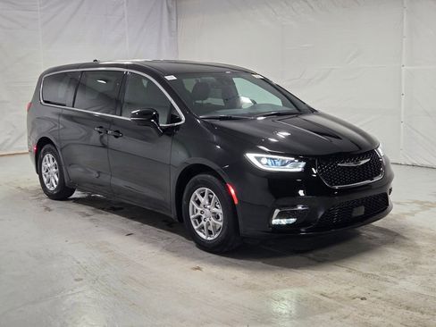 New 2026 Chrysler Pacifica Select FWD image 13