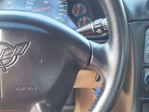 Used 2004 Chevrolet Corvette Convertible w/ Preferred Equipment Group RWD image 21