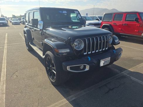 Used 2022 Jeep Wrangler Unlimited Sahara AWD/4WD image 3