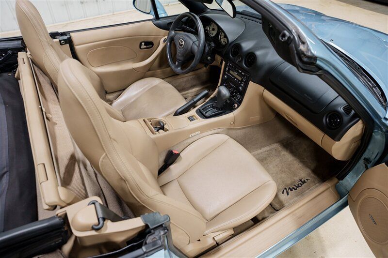 Used 2002 MAZDA MX-5 Miata RWD image 16