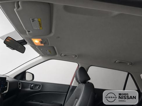 Used 2024 Hyundai Venue Limited FWD image 11