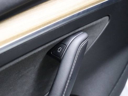 Used 2023 Tesla Model 3 Standard Range image 24