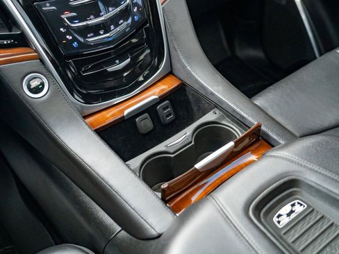 Used 2019 Cadillac Escalade Premium Luxury AWD/4WD image 24