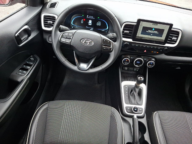 Used 2024 Hyundai Venue Limited FWD image 12