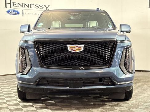 Used 2025 Cadillac Escalade Sport Platinum w/ LPO, Floor Liner Package AWD/4WD image 31