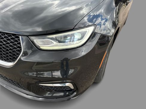 Used 2023 Chrysler Pacifica Touring-L FWD image 41
