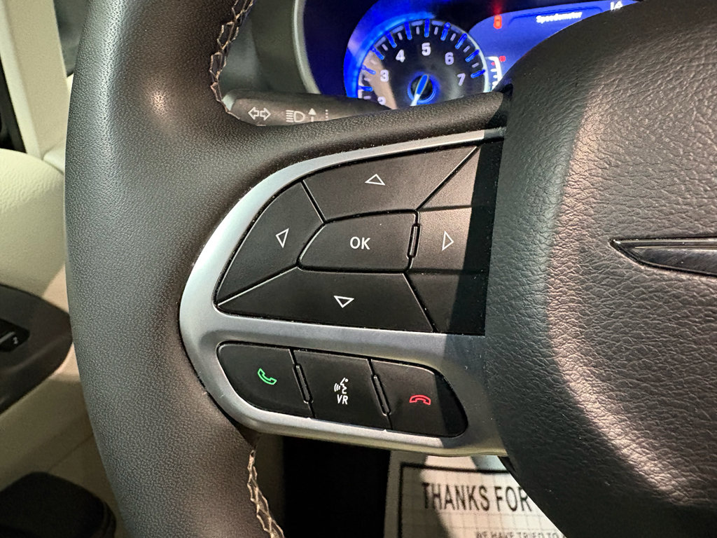 Used 2024 Chrysler Pacifica Touring-L FWD image 17