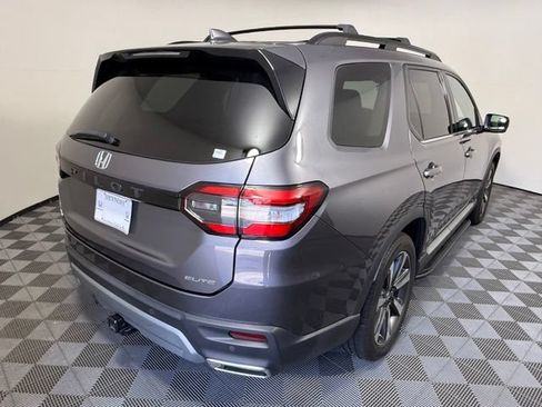 Used 2025 Honda Pilot Elite image 6