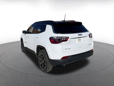 Used 2025 Jeep Compass Limited image 11