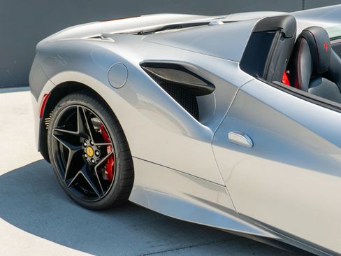 Used 2022 Ferrari F8 Tributo RWD image 34