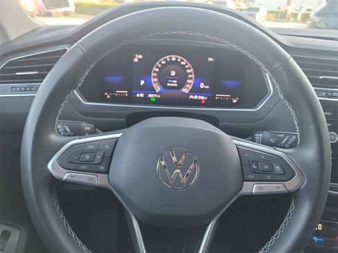 Used 2022 Volkswagen Tiguan SE image 28