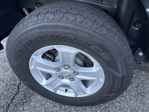 Used 2022 Jeep Wrangler Sport S image 17