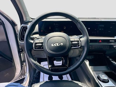 Certified 2025 Kia Sorento EX w/ EX Panoramic Sunroof Package FWD image 11