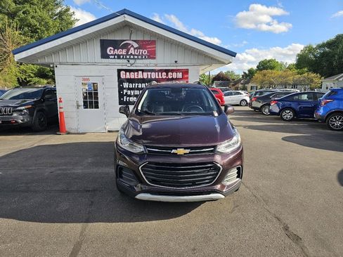 Used 2020 Chevrolet Trax LT w/ LT Convenience Package AWD/4WD image 2