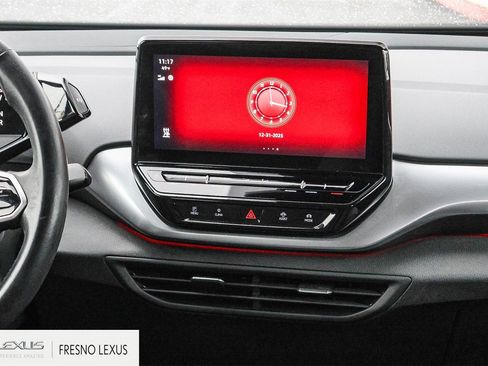 Used 2021 Volkswagen ID.4 Pro image 17