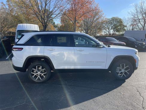 New 2025 Jeep Grand Cherokee Limited image 9