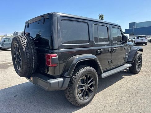 Used 2024 Jeep Wrangler Unlimited Sahara w/ Technology Group AWD/4WD image 5