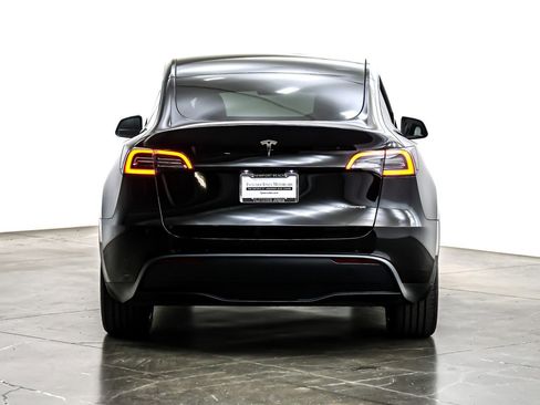Used 2023 Tesla Model Y Long Range image 4