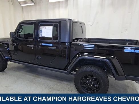 Used 2022 Jeep Gladiator Sport AWD/4WD image 7