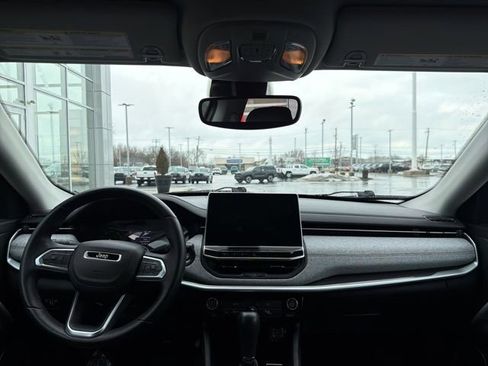 Used 2022 Jeep Compass Latitude image 13