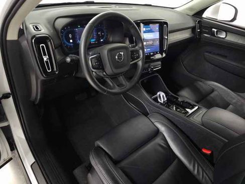 Certified 2023 Volvo XC40 B5 Ultimate w/ Protection Package Premier image 19