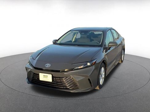 Used 2025 Toyota Camry LE image 7