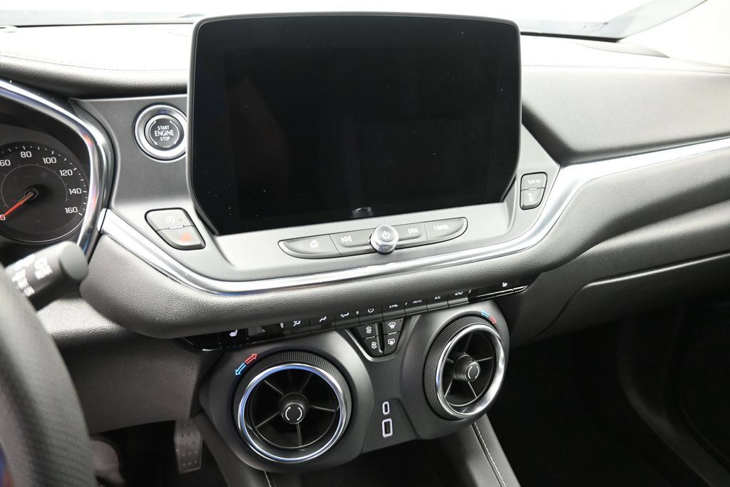 Used 2025 Chevrolet Blazer LT FWD image 14