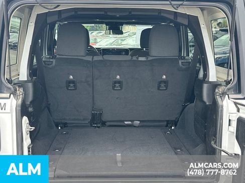 Used 2025 Jeep Wrangler Unlimited Rubicon AWD/4WD image 21