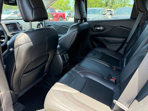 Used 2021 Jeep Cherokee Trailhawk AWD/4WD image 10