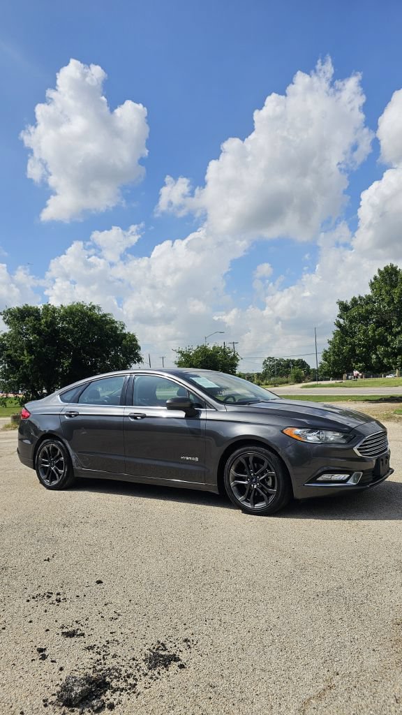 Used 2018 Ford Fusion SE w/ Equipment Group 601A FWD image 3