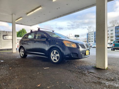 Used 2010 Pontiac Vibe w/ Sun And Sound Package image 7