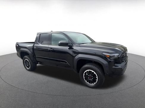 Used 2025 Toyota Tacoma TRD Off-Road image 2