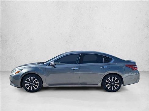 Used 2018 Nissan Altima 2.5 SL FWD image 9