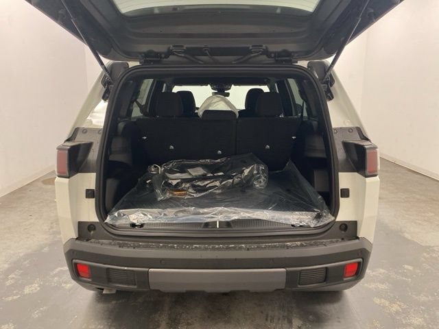 Used 2026 Jeep Cherokee Laredo AWD/4WD image 25