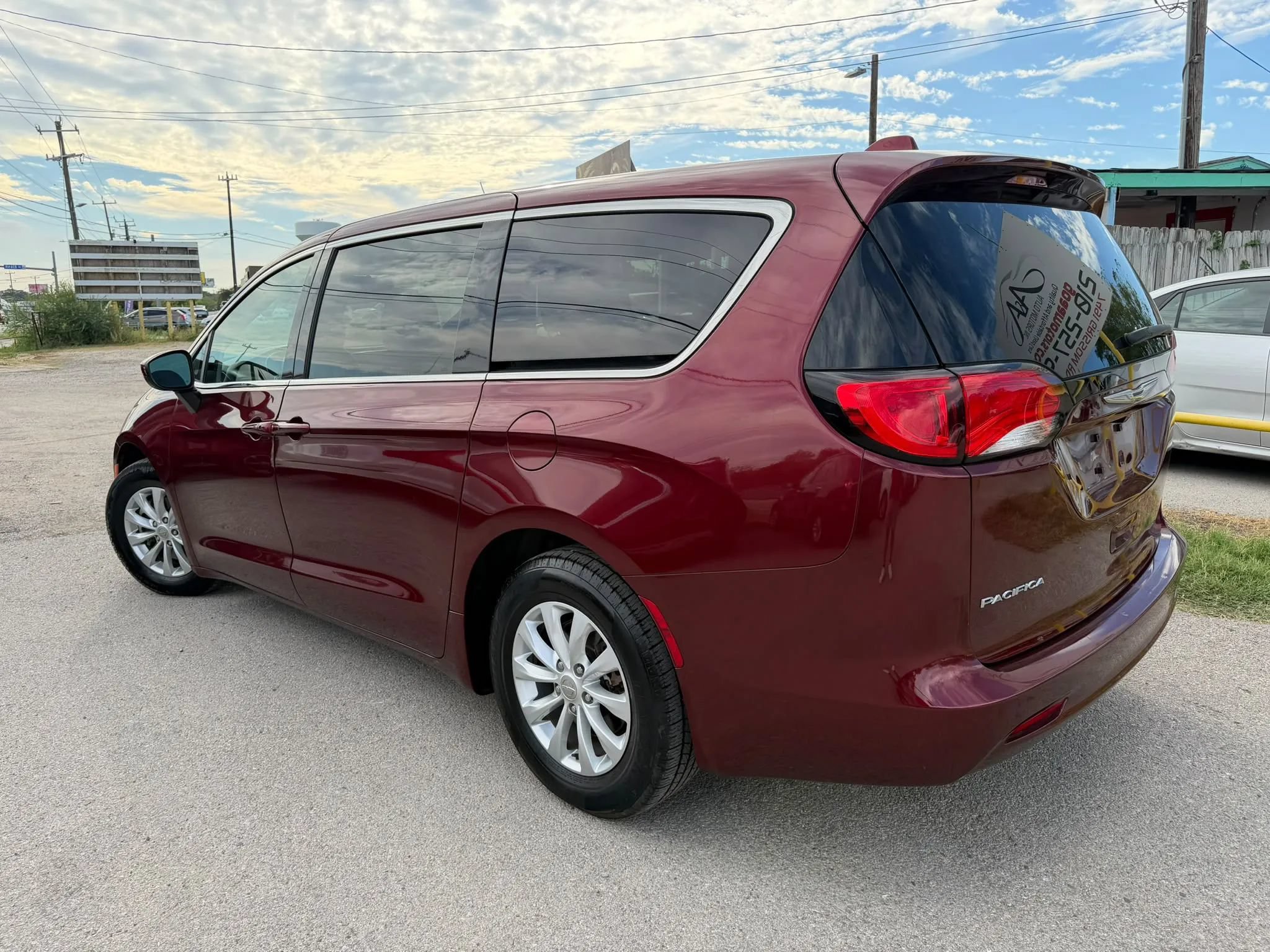 Used 2017 Chrysler Pacifica Touring FWD image 4