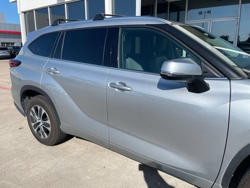 Used 2021 Toyota Highlander XLE FWD image 5