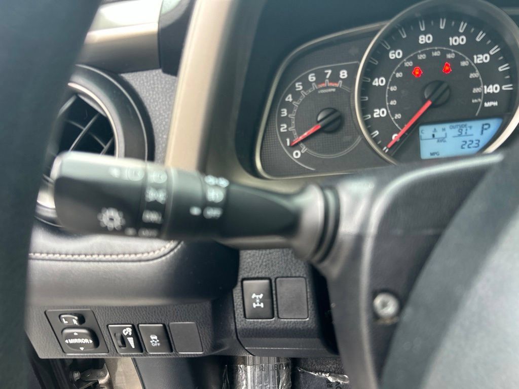 Used 2013 Toyota RAV4 XLE AWD/4WD image 39