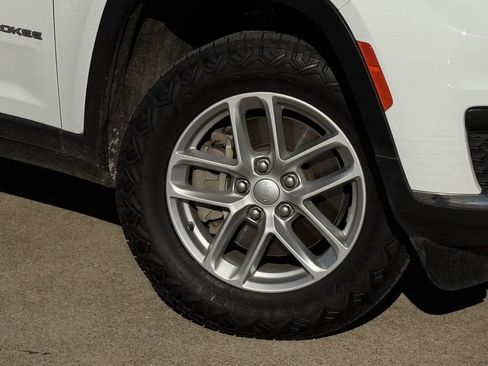 Used 2023 Jeep Grand Cherokee L Laredo image 34