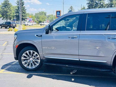 Used 2021 GMC Yukon Denali w/ LPO, Illumination Package AWD/4WD image 9
