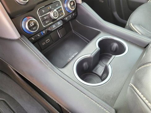 Used 2022 GMC Yukon SLT w/ SLT Luxury Package image 31