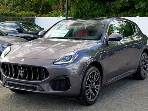 New 2025 Maserati Grecale GT image 3
