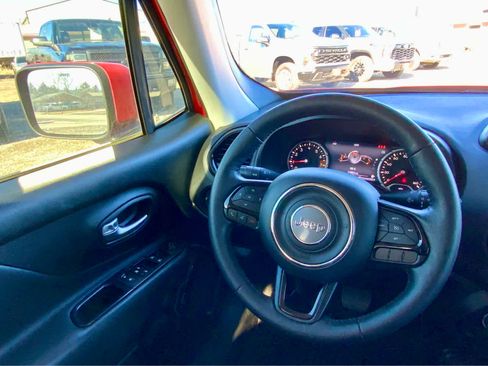 Used 2019 Jeep Renegade Altitude w/ UConnect 8.4 Nav Group image 36